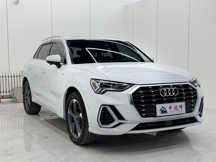 Фото 4 - Audi Q3