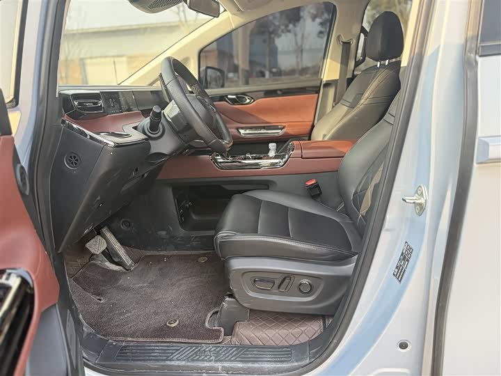 Фото 4 - GAC Trumpchi E8