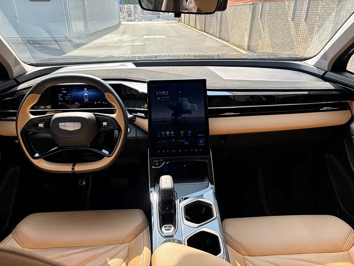 Фото 5 - Geely Atlas L