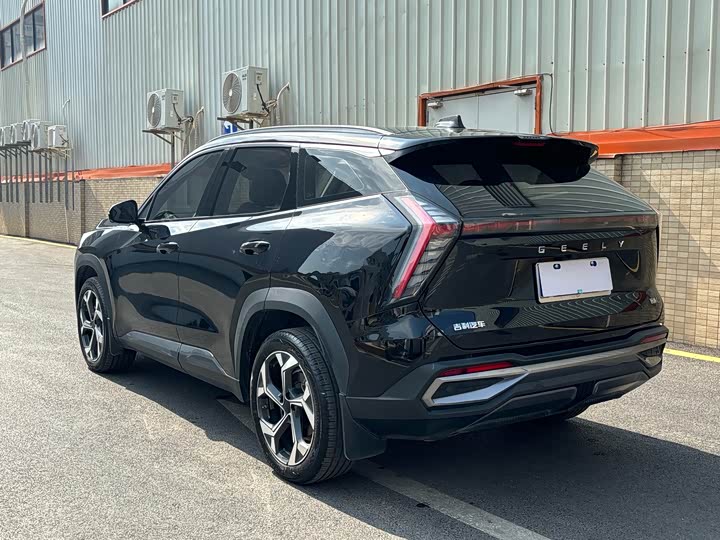 Фото 7 - Geely Atlas L