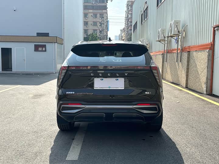 Фото 8 - Geely Atlas L