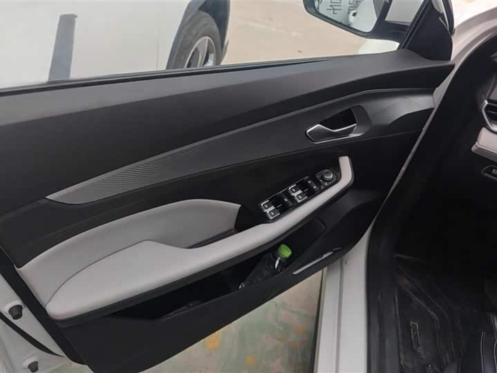 Фото 7 - Geely Binrui