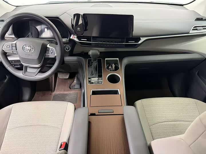 Фото 4 - Toyota Sienna