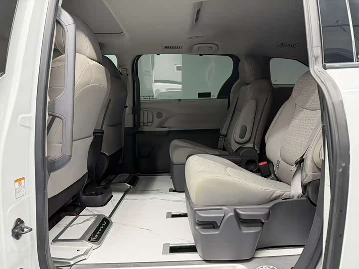 Фото 6 - Toyota Sienna