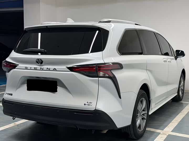 Фото 7 - Toyota Sienna