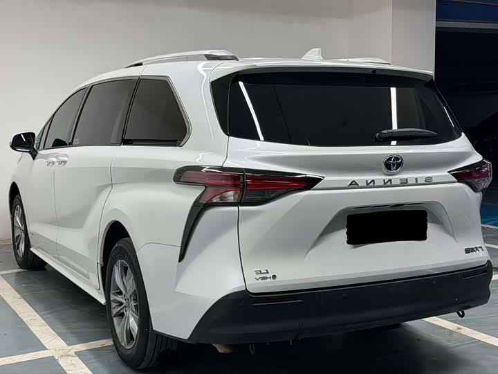 Фото 9 - Toyota Sienna