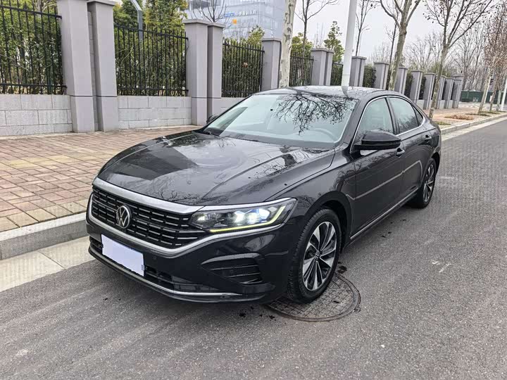 Фото 1 - Volkswagen Passat