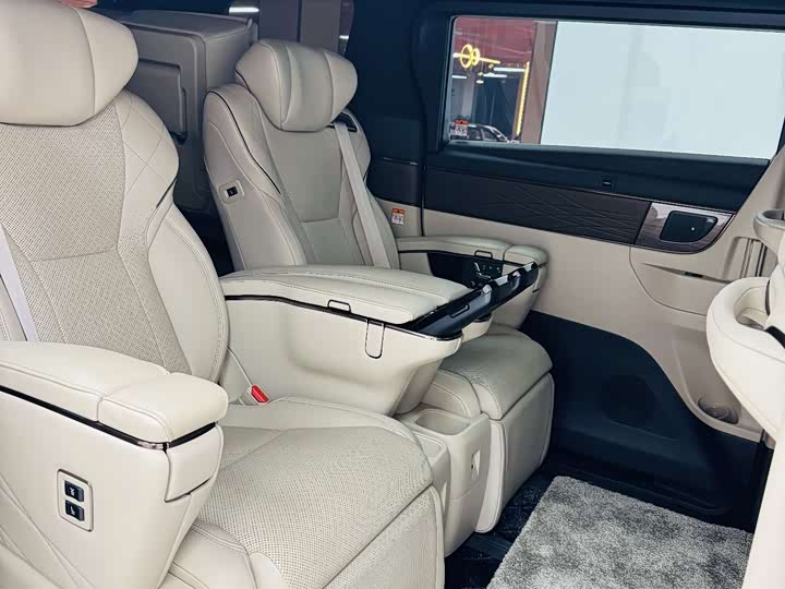 Фото 5 - Toyota Alphard