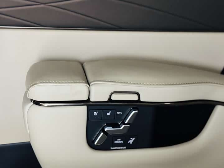 Фото 7 - Toyota Alphard