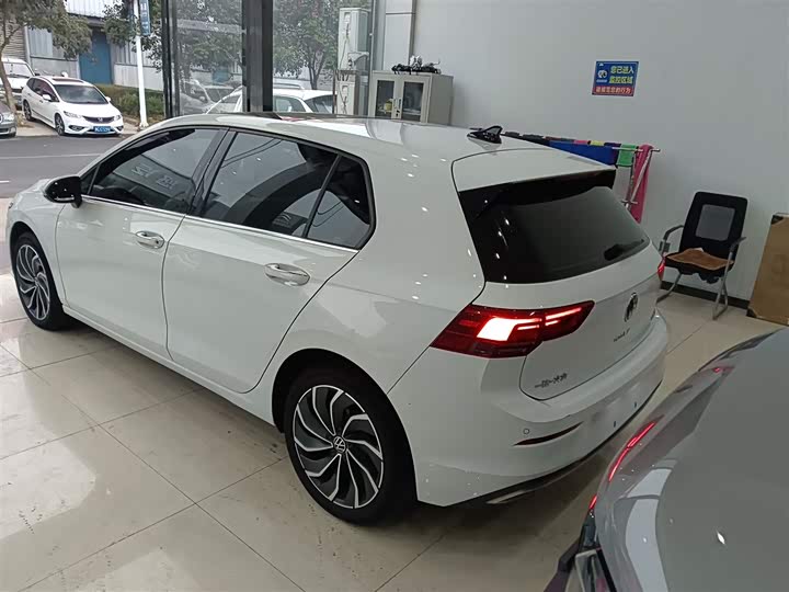 Фото 5 - Volkswagen Golf