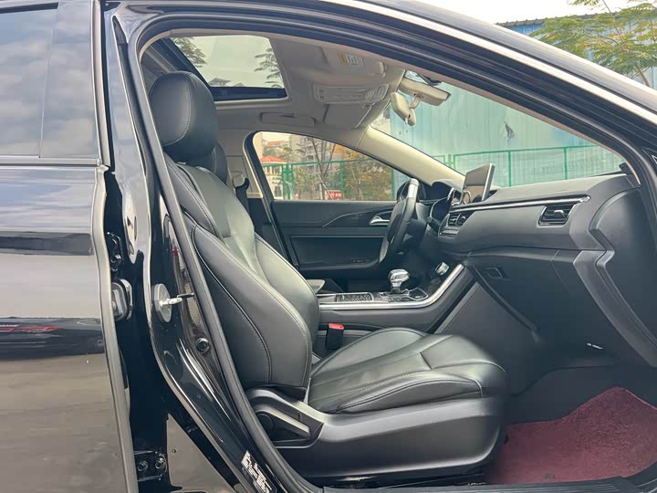 Фото 7 - Hongqi H5