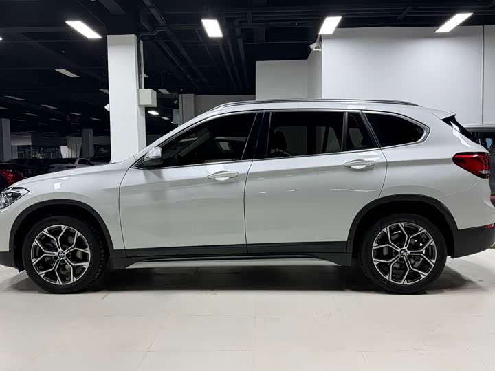 Фото 8 - BMW X1