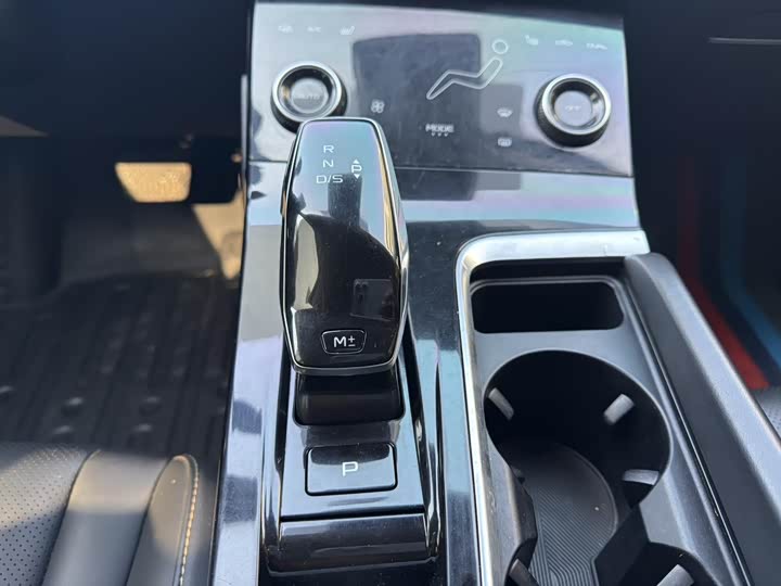 Фото 9 - Bestune B70