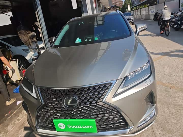 Фото 3 - Lexus RX