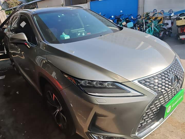 Фото 4 - Lexus RX