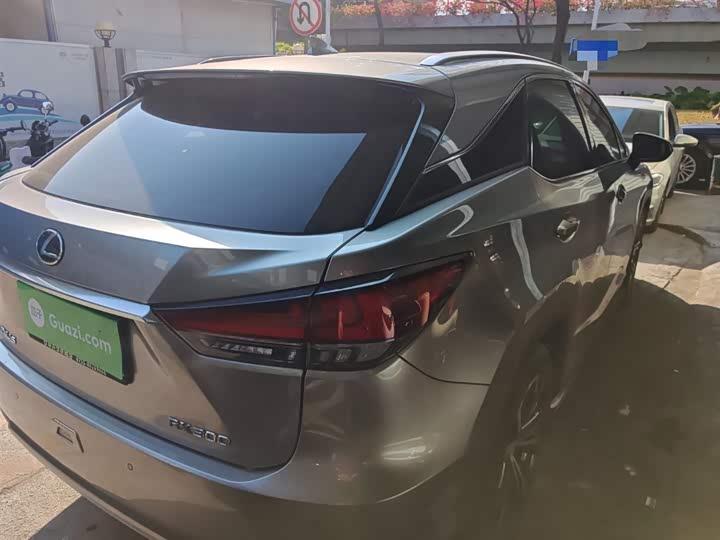 Фото 7 - Lexus RX