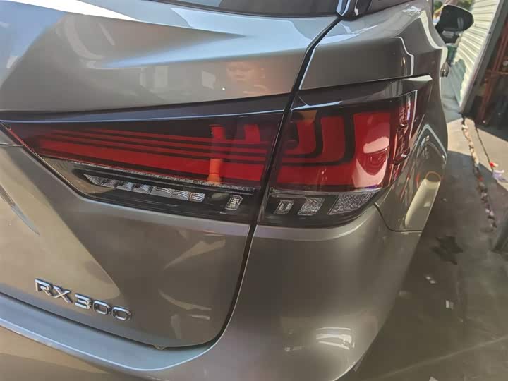 Фото 8 - Lexus RX