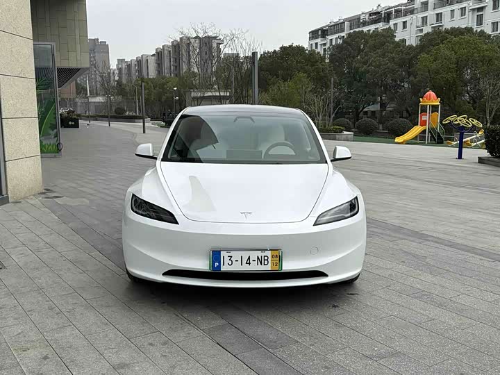 Фото 2 - Tesla Model 3