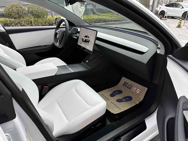 Фото 8 - Tesla Model 3