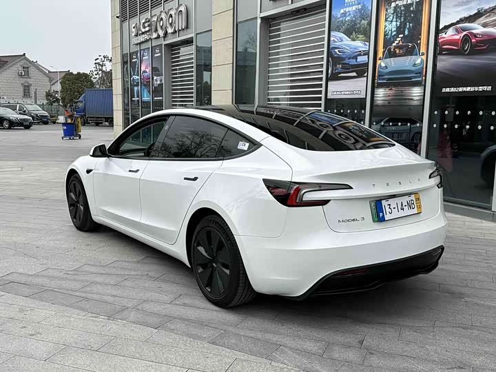 Фото 9 - Tesla Model 3