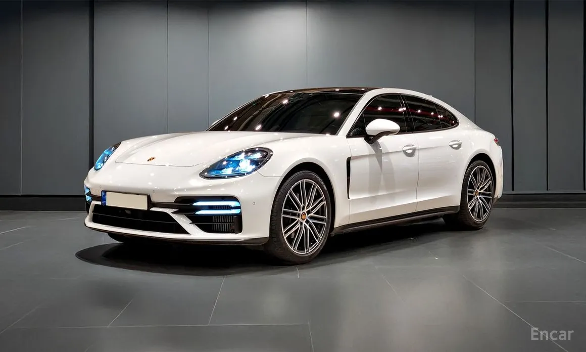 Фото 1 - Porsche Panamera