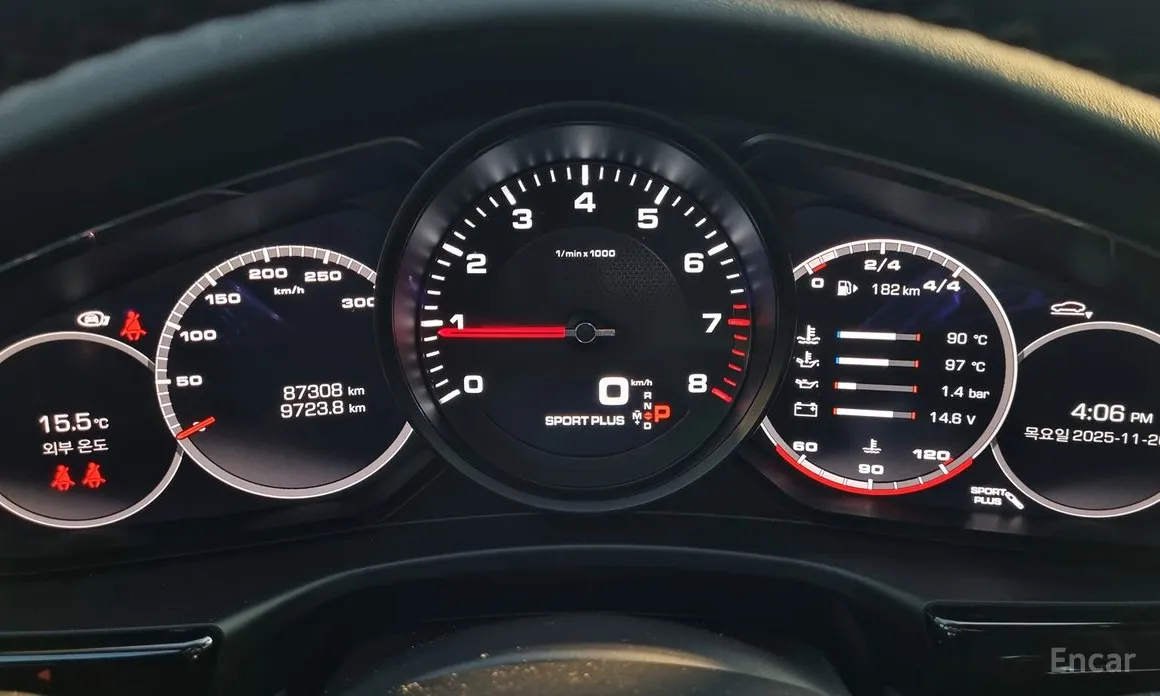 Фото 15 - Porsche Panamera