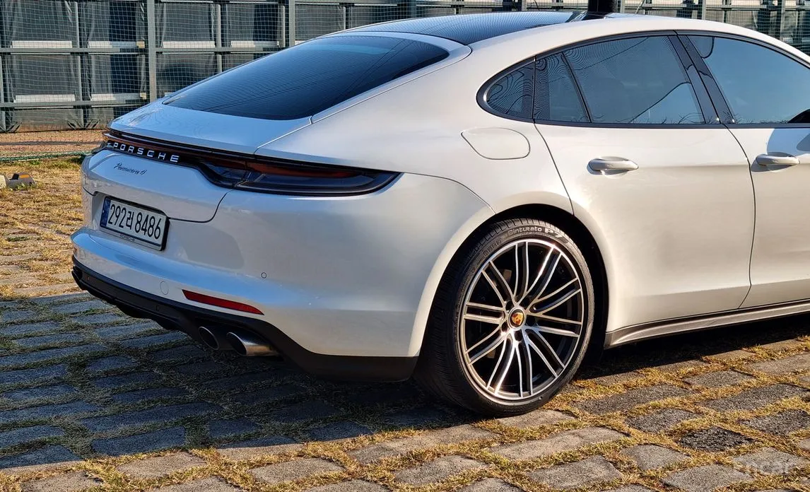 Фото 6 - Porsche Panamera