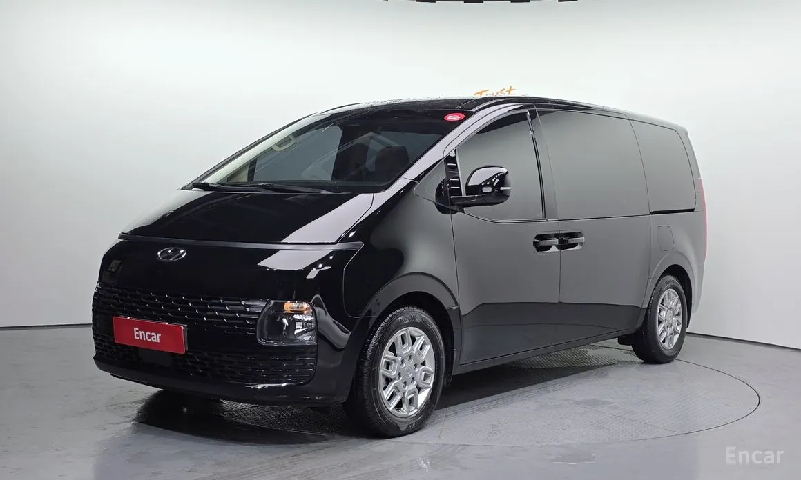 Фото 1 - Hyundai Staria