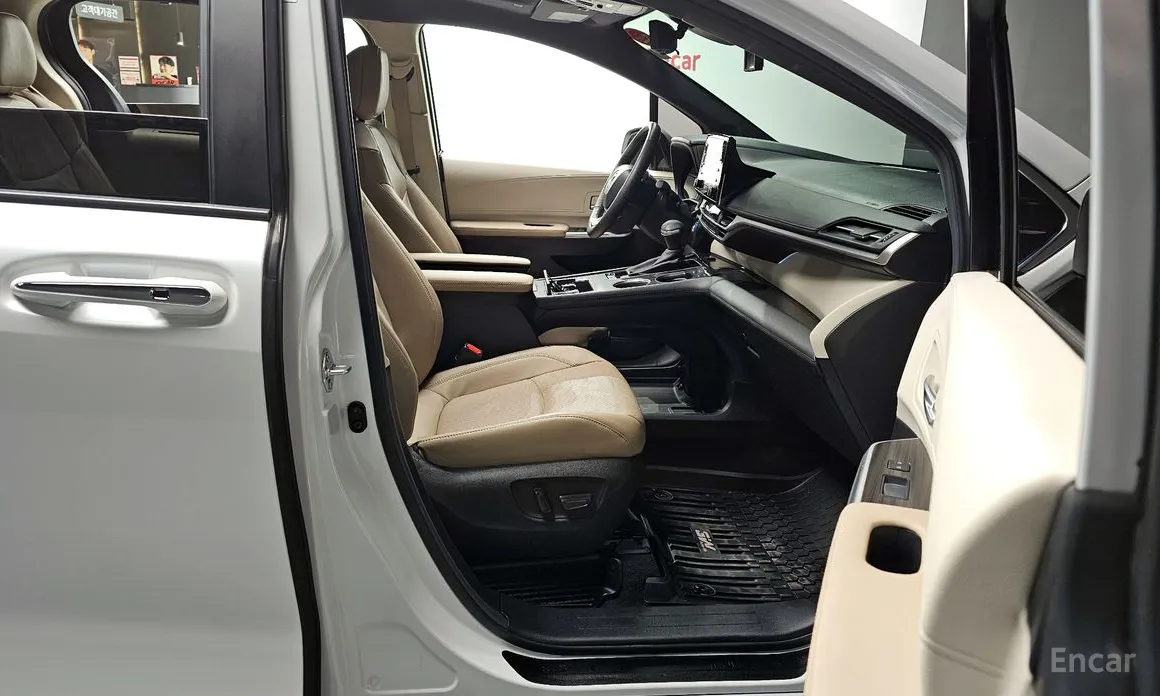 Фото 11 - Toyota Sienna