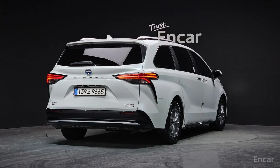 Фото 2 - Toyota Sienna