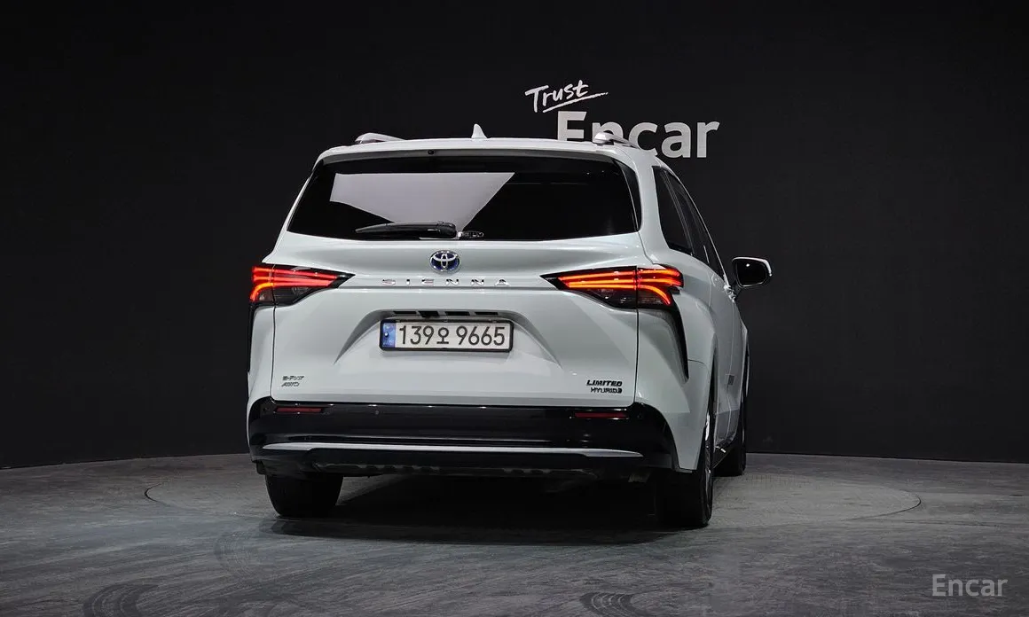 Фото 4 - Toyota Sienna