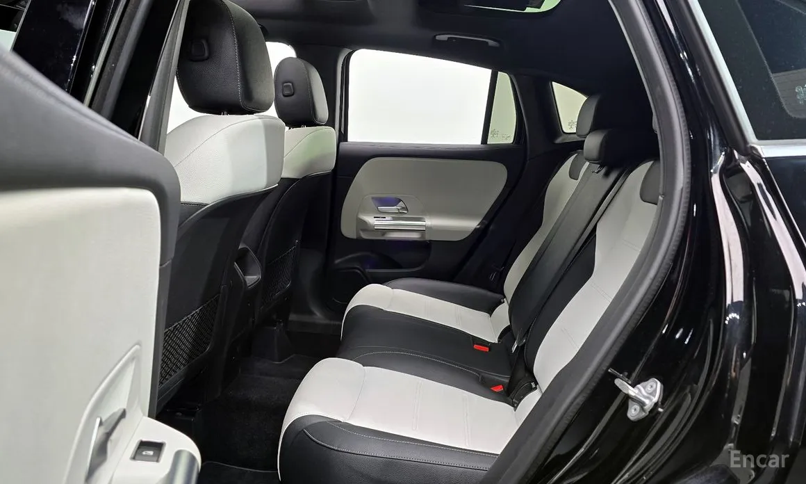 Фото 12 - Mercedes-Benz GLA-Class