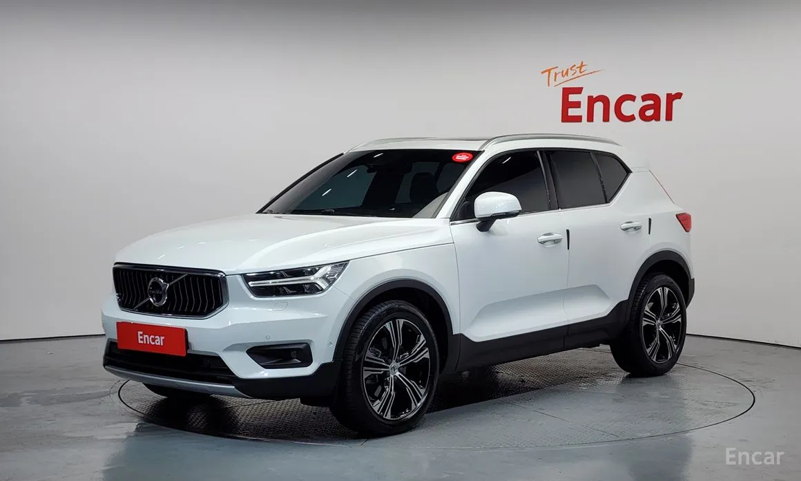 Фото 1 - Volvo XC40