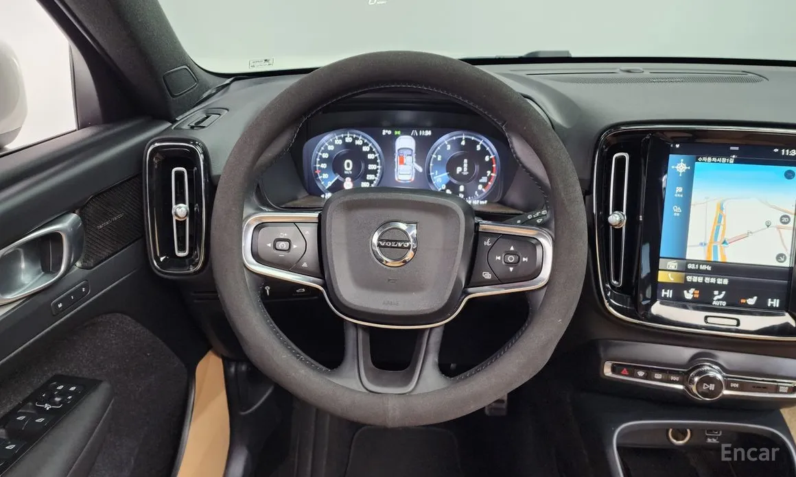 Фото 13 - Volvo XC40