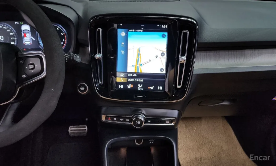 Фото 14 - Volvo XC40