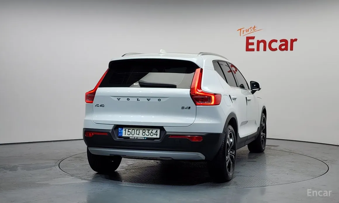 Фото 4 - Volvo XC40