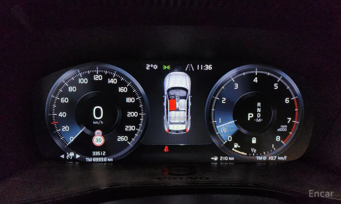 Фото 8 - Volvo XC40