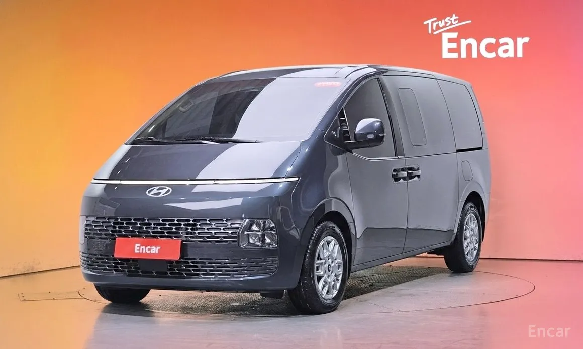 Фото 1 - Hyundai Staria