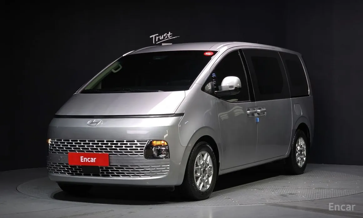 Фото 1 - Hyundai Staria