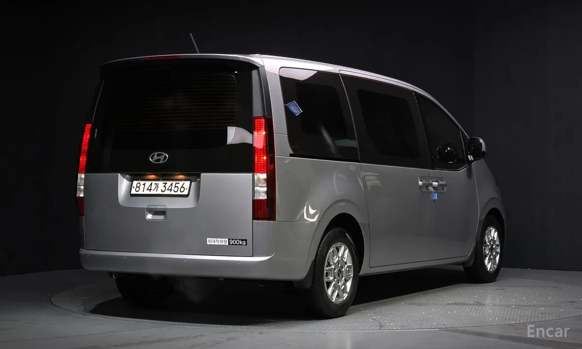 Фото 2 - Hyundai Staria