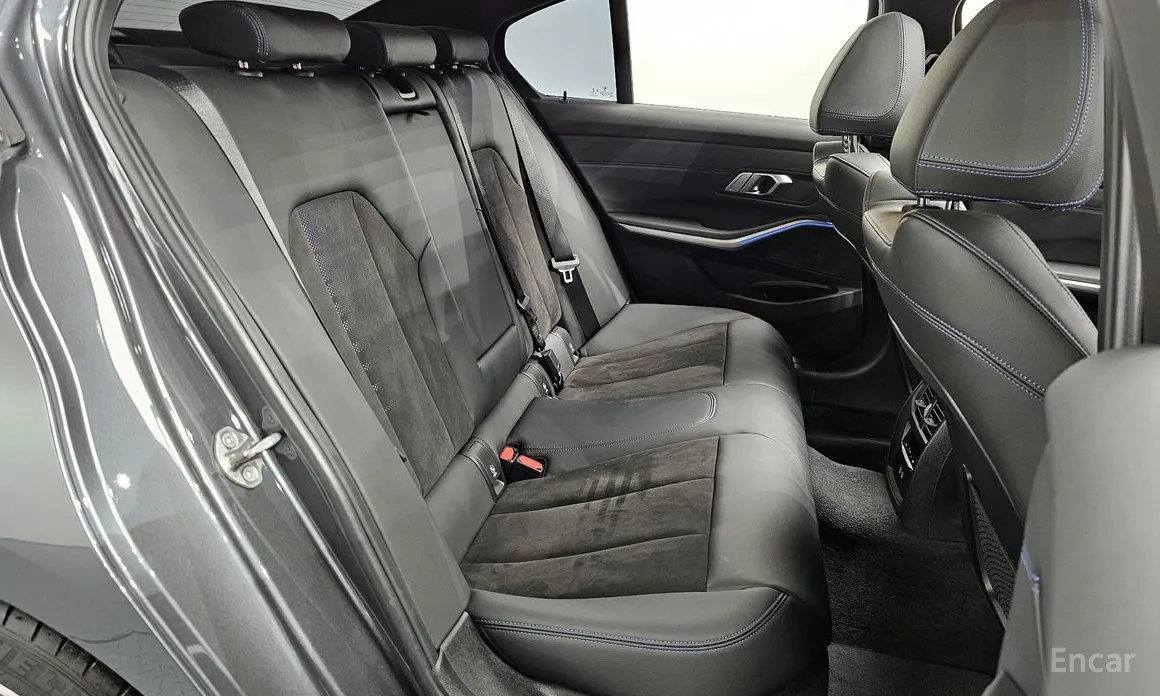 Photo 12 - BMW 3 Series