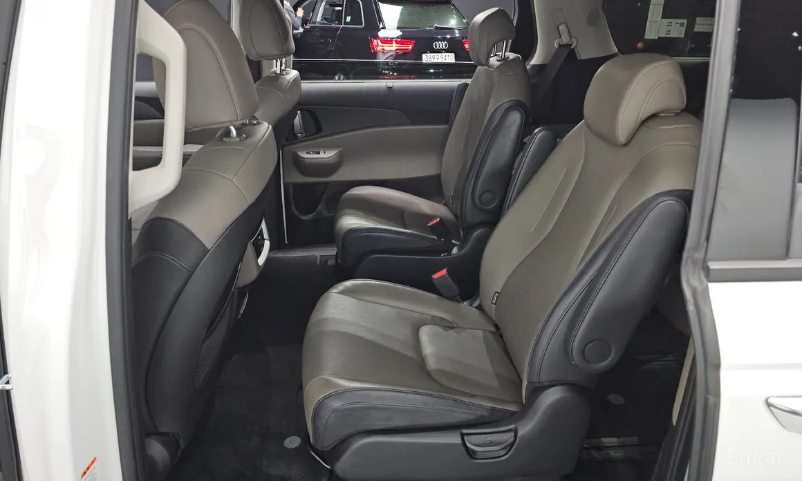 Фото 12 - Kia Carnival