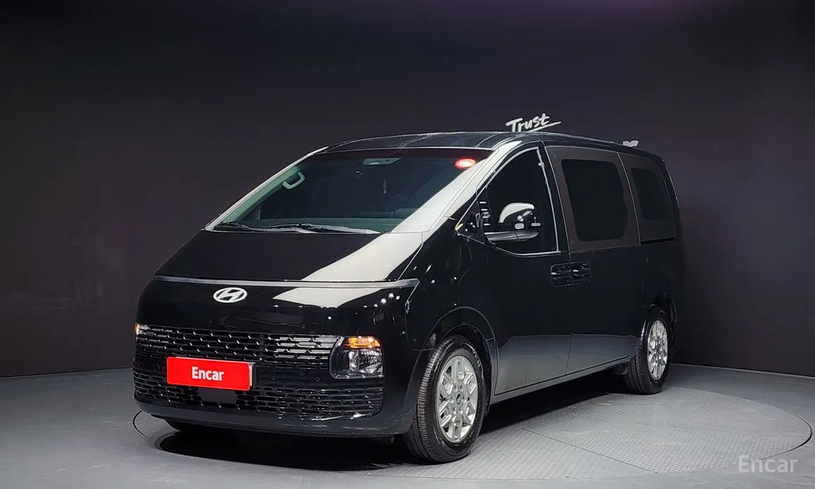 Фото 1 - Hyundai Staria