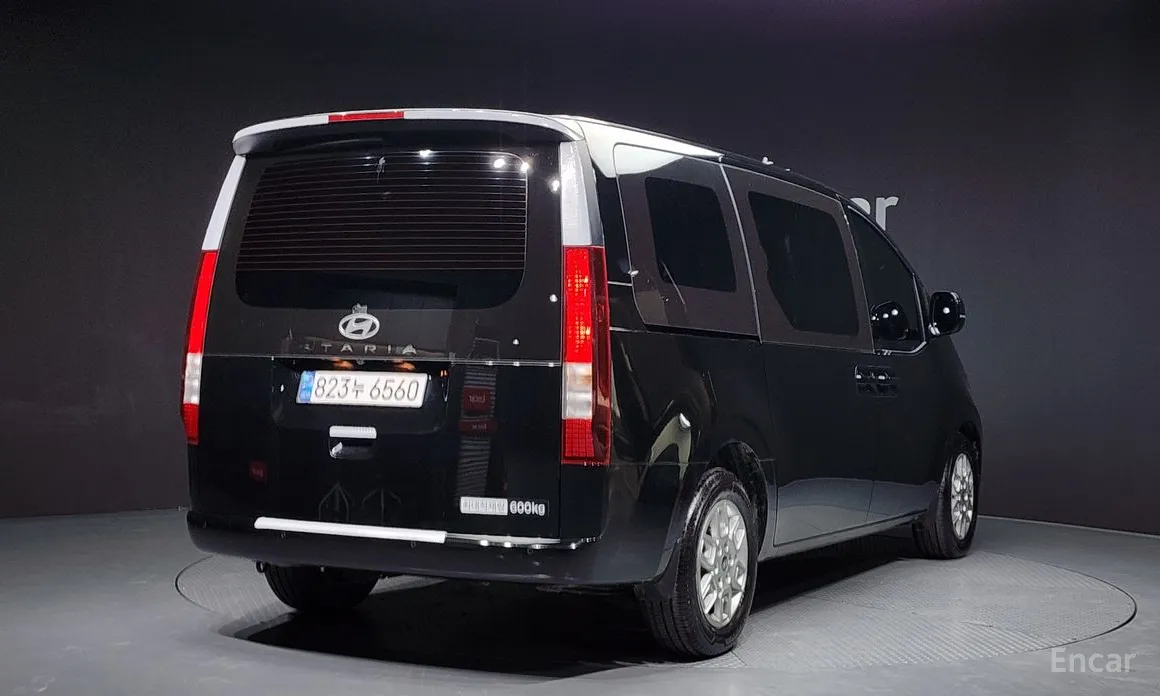 Фото 2 - Hyundai Staria