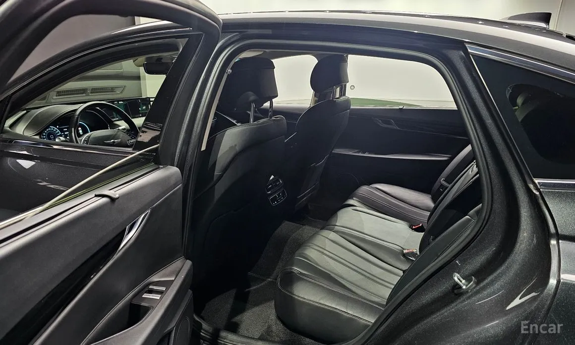 Фото 12 - Genesis G80