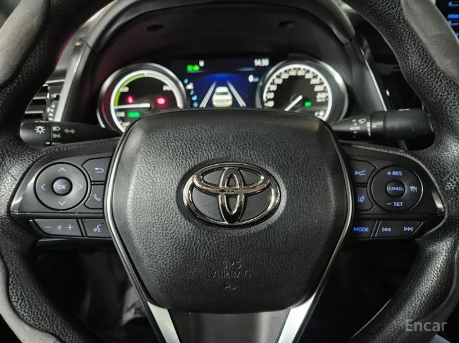 Фото 13 - Toyota Camry