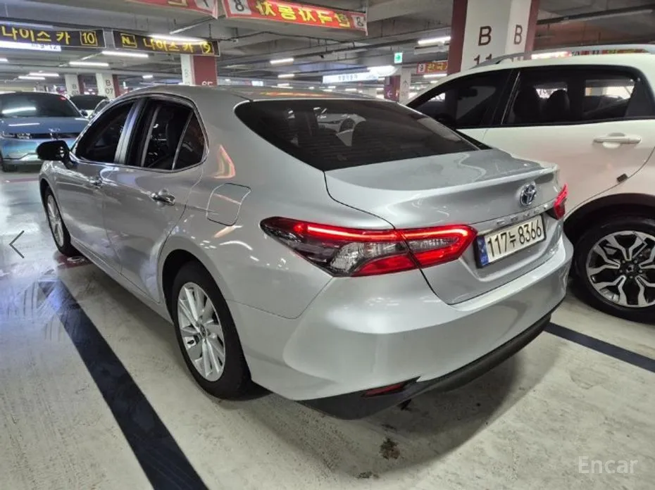 Фото 4 - Toyota Camry