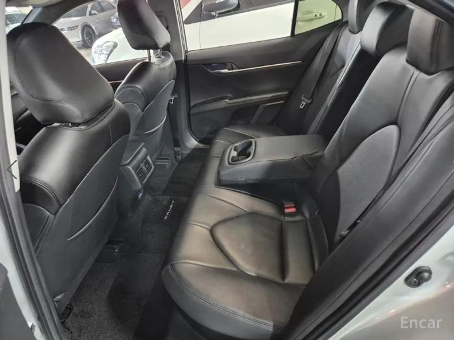 Фото 8 - Toyota Camry