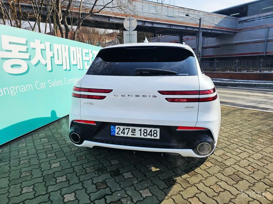 Фото 3 - Genesis GV70