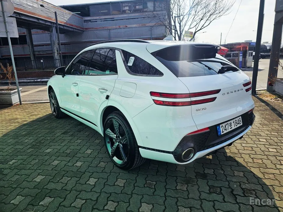 Фото 4 - Genesis GV70